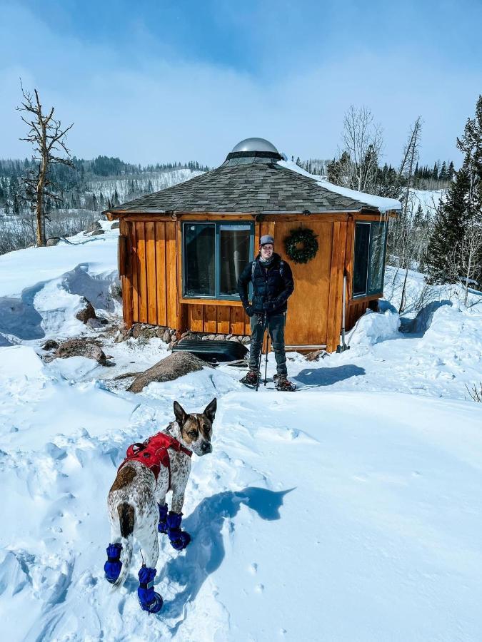 Red-Tail Roundhouse At 22 West Cabins And Recreation Hebron Exterior foto