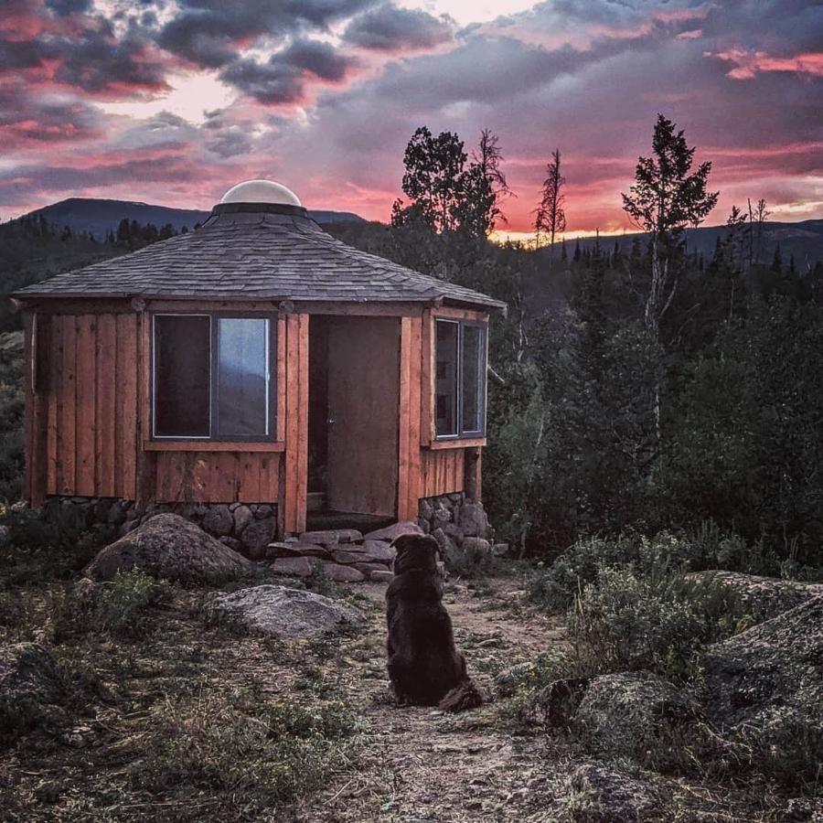 Red-Tail Roundhouse At 22 West Cabins And Recreation Hebron Exterior foto