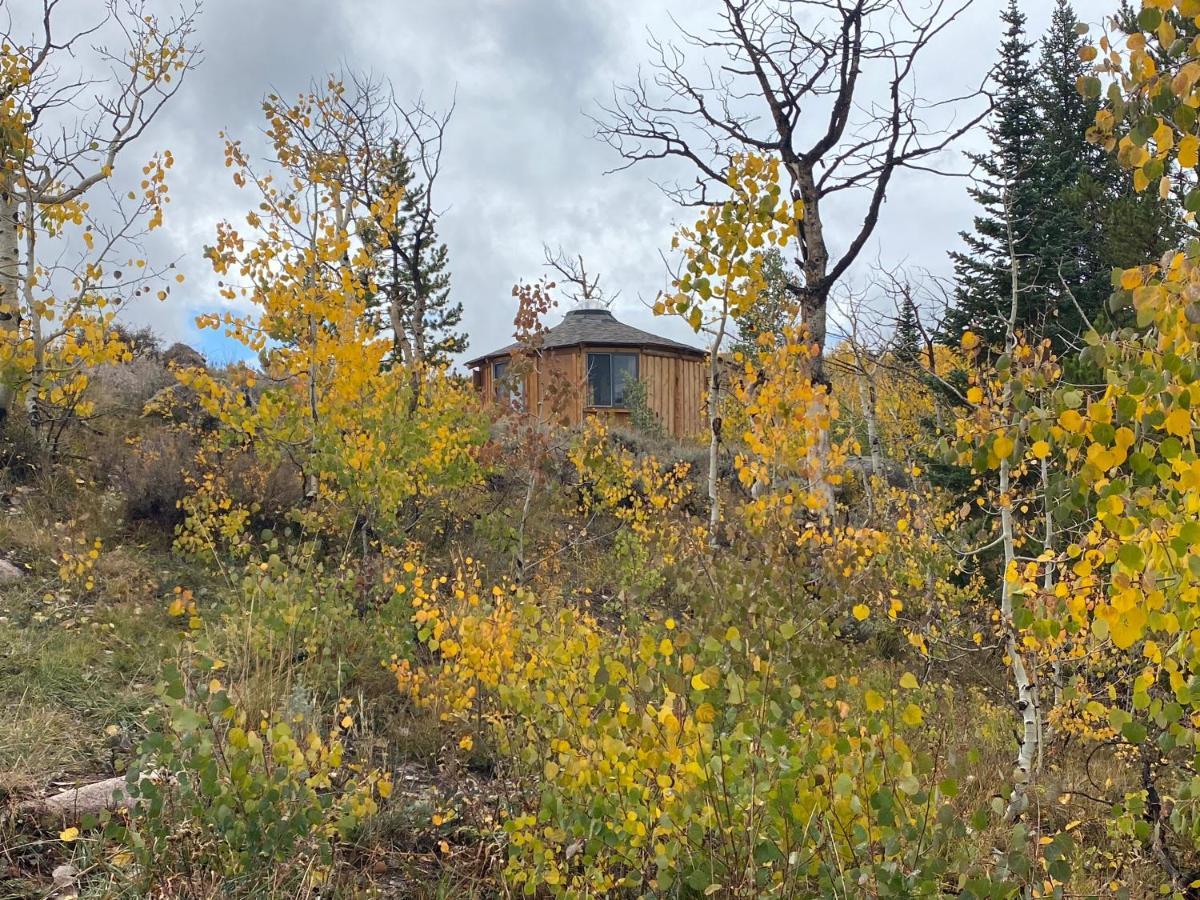 Red-Tail Roundhouse At 22 West Cabins And Recreation Hebron Exterior foto