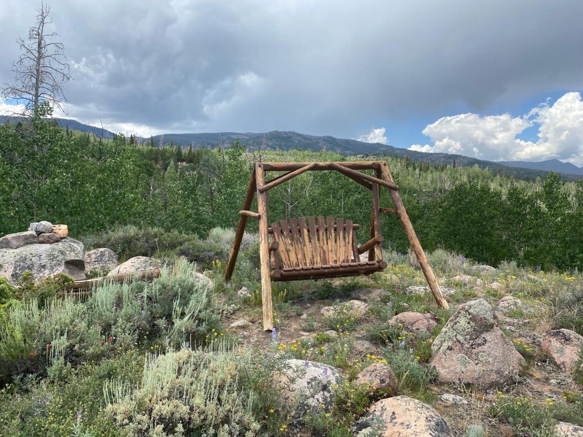 Red-Tail Roundhouse At 22 West Cabins And Recreation Hebron Exterior foto