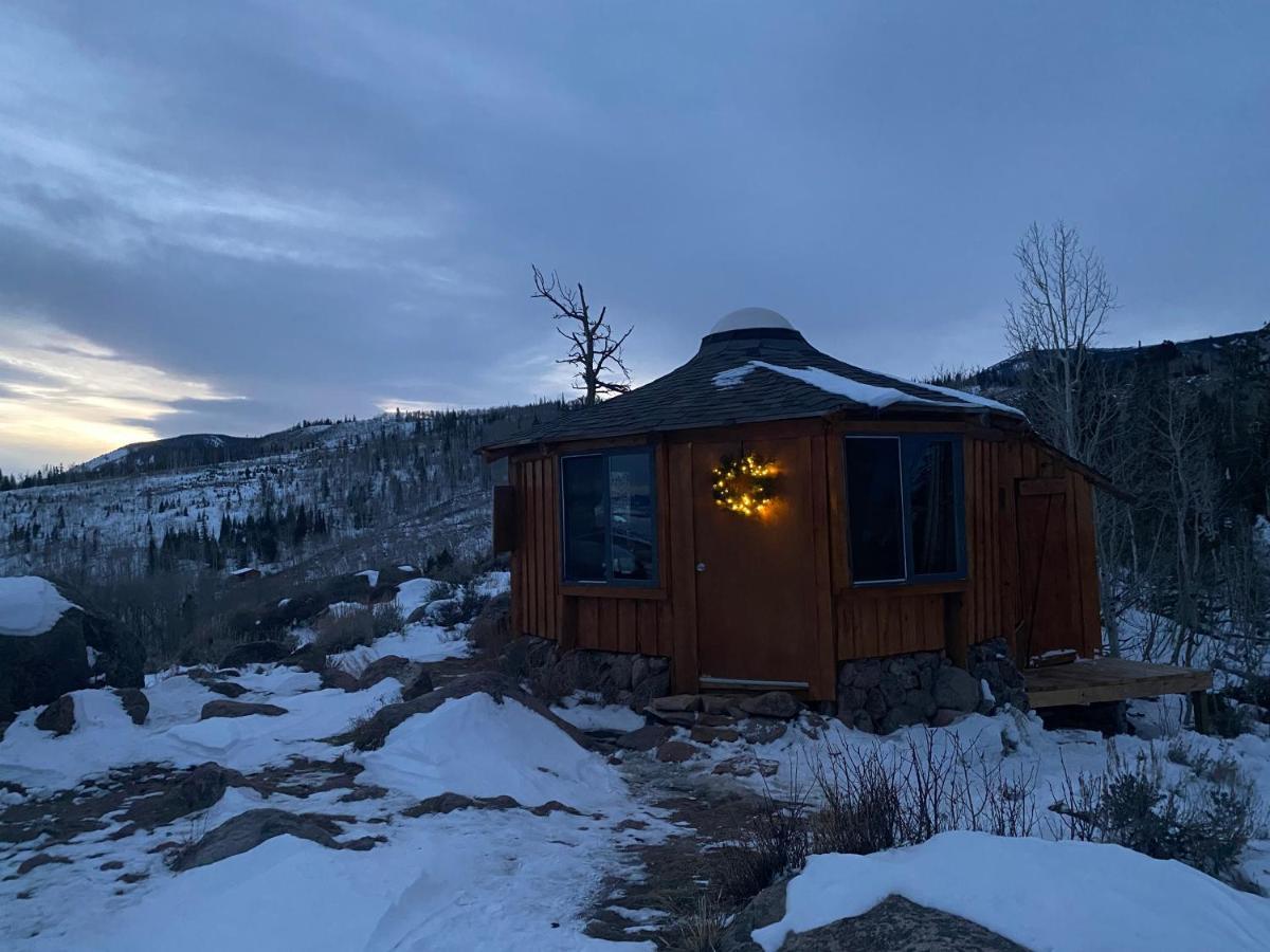 Red-Tail Roundhouse At 22 West Cabins And Recreation Hebron Exterior foto