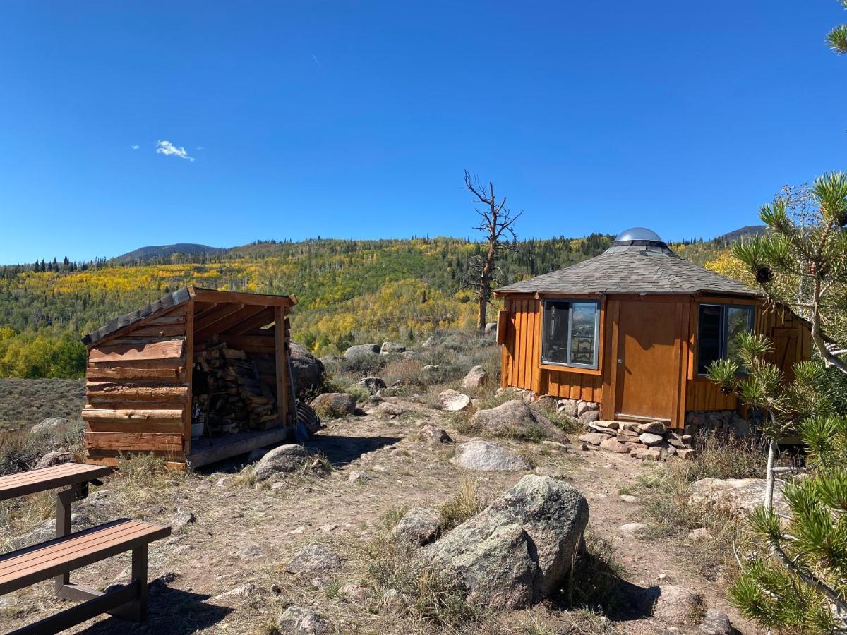 Red-Tail Roundhouse At 22 West Cabins And Recreation Hebron Exterior foto